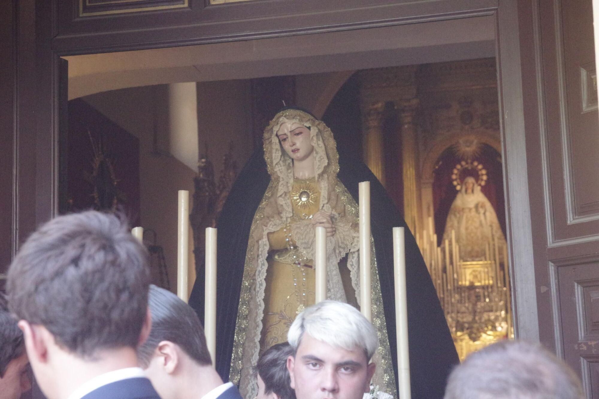 Traslado de la Virgen del Sol para presidir el altar que montan con motivo de la procesión del Corpus en Málaga