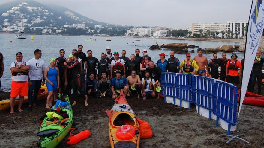 Una imagen de los participantes de la Ultraswim 2018, instantes antes de la salida.