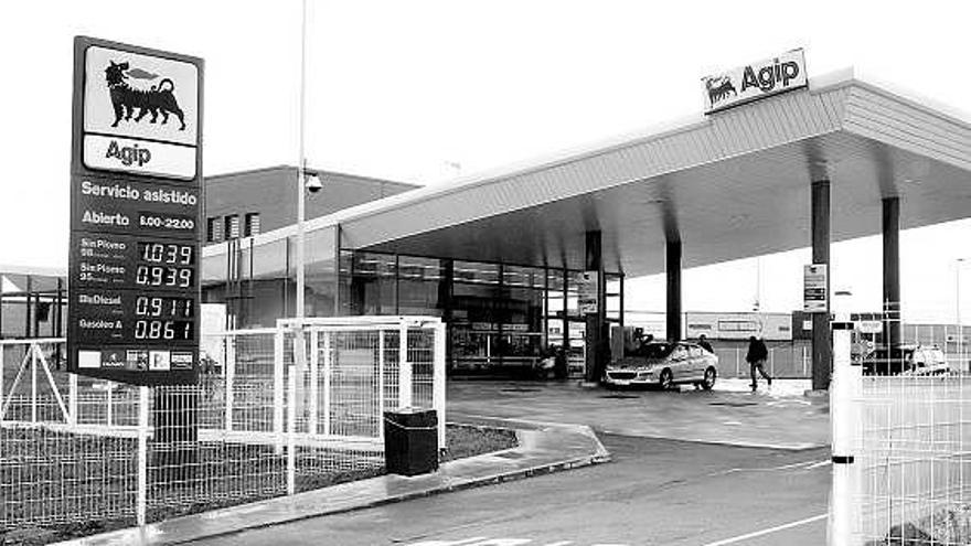 Gasolinera ilegalizada en Tabaza.