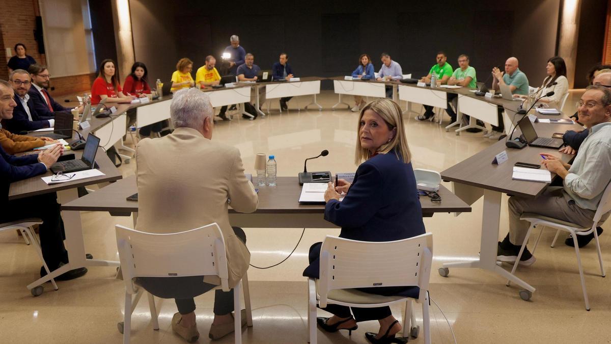 Sindicatos de Educación entran a negociar en Consellería el cuarto día de huelga