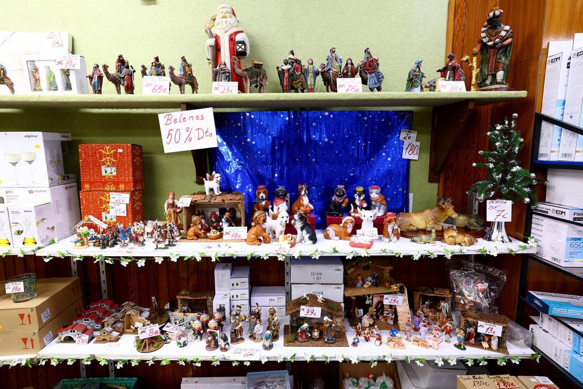 Regalos Izquierdo-Tello,  la tienda de toda la vida que dice adiós al barrio de Torrero: "Estamos aquí desde que se vendía a la antigua"