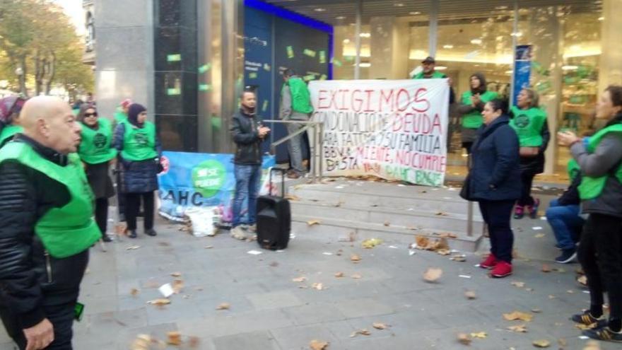 Moment de la protesta a l&#039;oficina del BBVA del Passeig