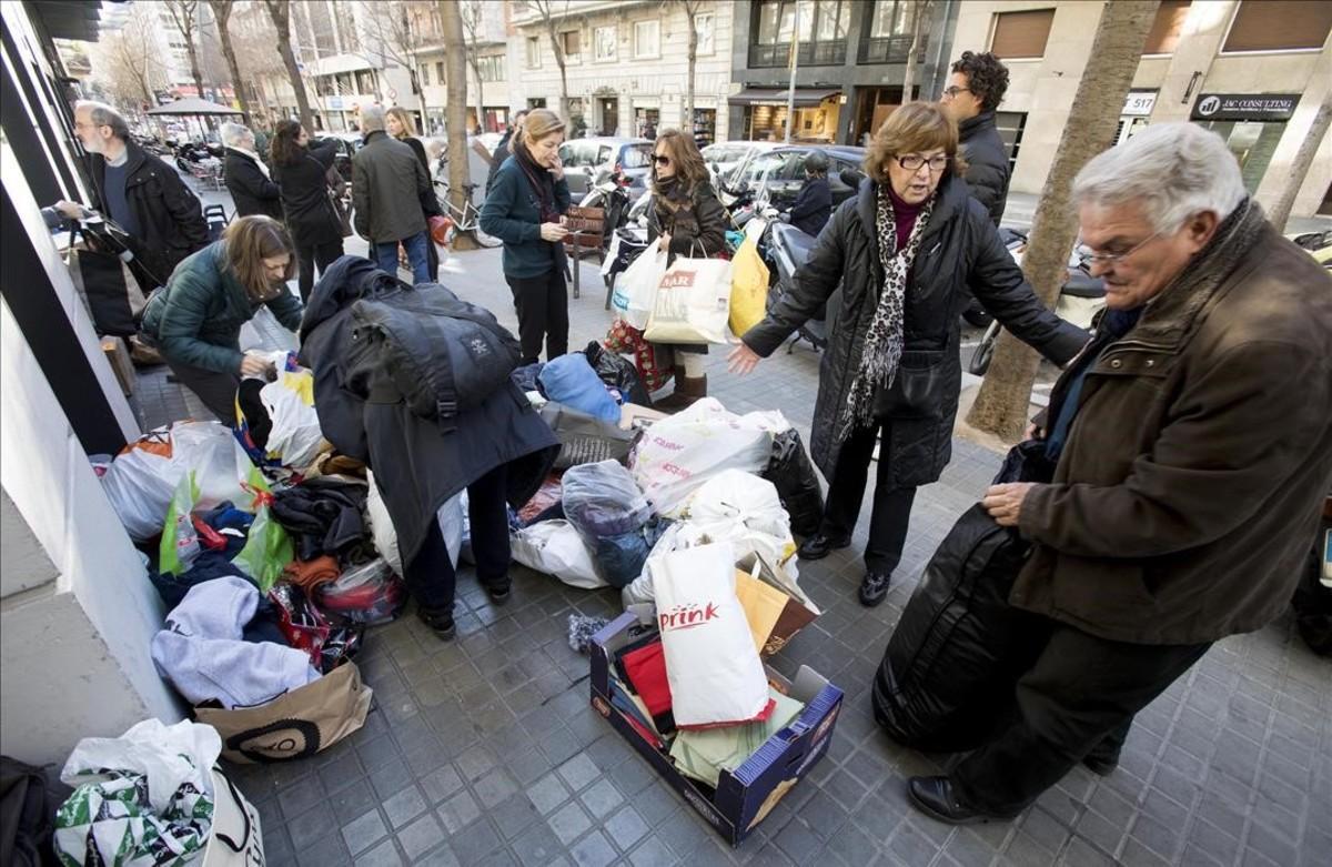 zentauroepp36896729 barcelona  16 01 2017 recogida de ropa de invierno para los 170116140945