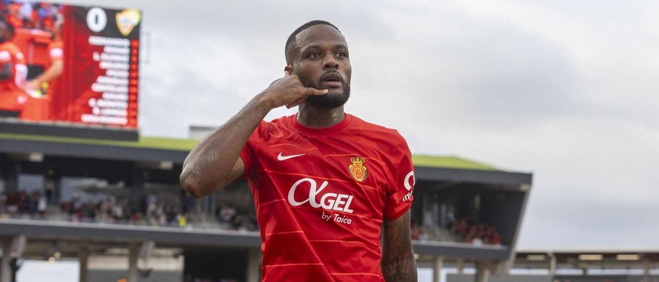 Celebración del primer gol del Mallorca obra del canadiense Cyle Larin