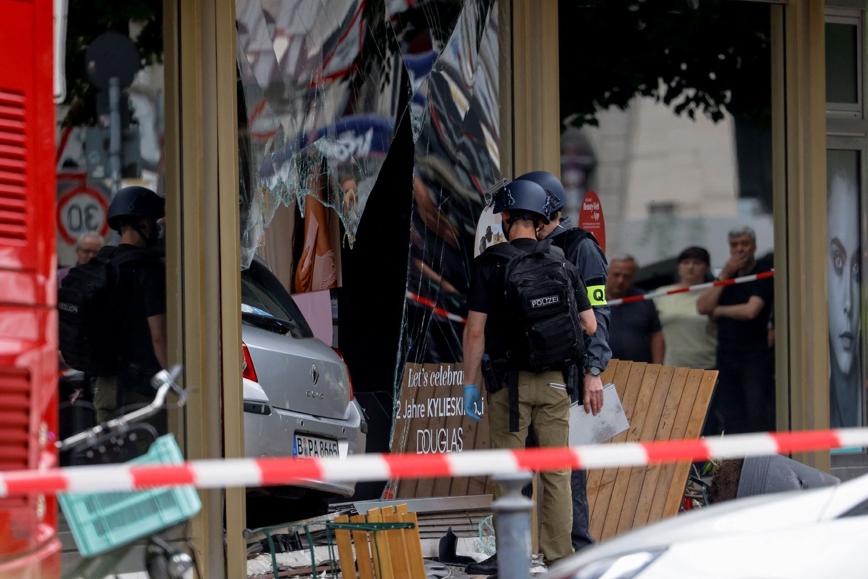 Un cotxe ha atropellat una multitud a l’oest de Berlín