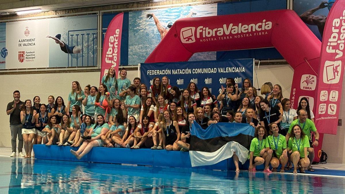 La piscina del polideportivo Nou Moles de Valencia se convirtió este pasado fin de semana en el gran escenario de la natación artística máster con la celebración del VI Open Senior y Máster de la Comunitat Valenciana.