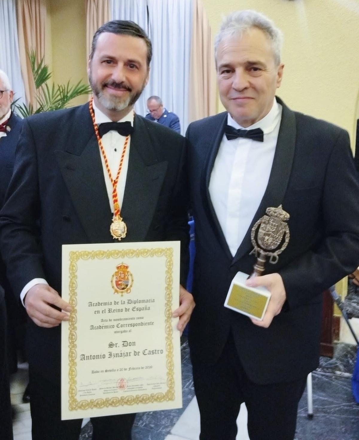 Antonio Iznájar de Castro junto al Embajador de la Música, David Summers.