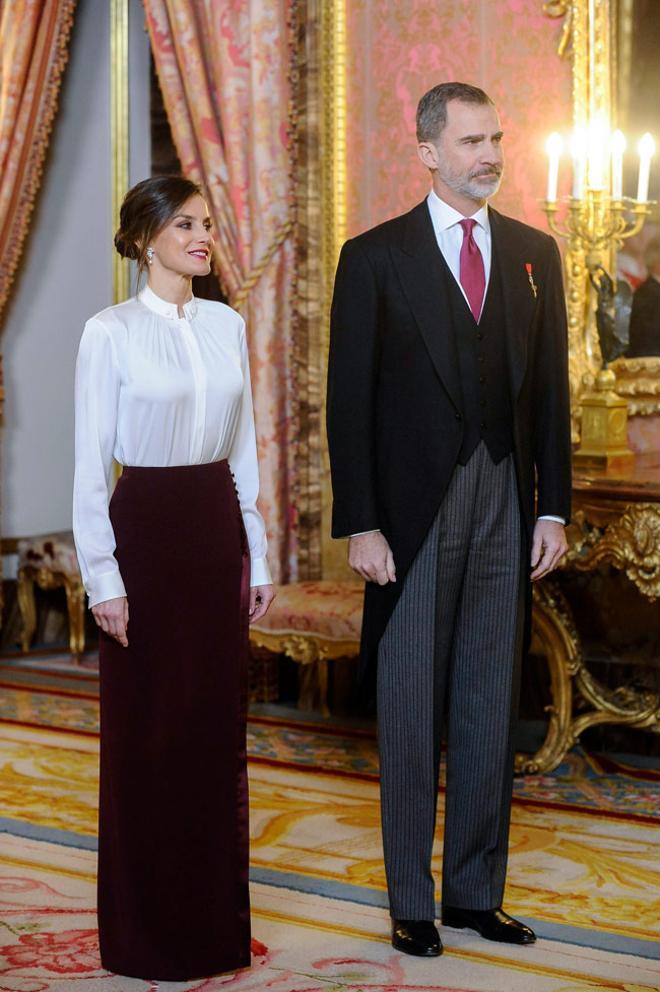 La reina Letizia y Felipe V, en la recepción de los Diplomáticos en España