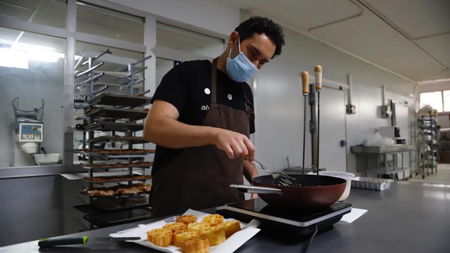 Flores fritas de pastelería El Brillante, un dulce habitual de Semana Santa