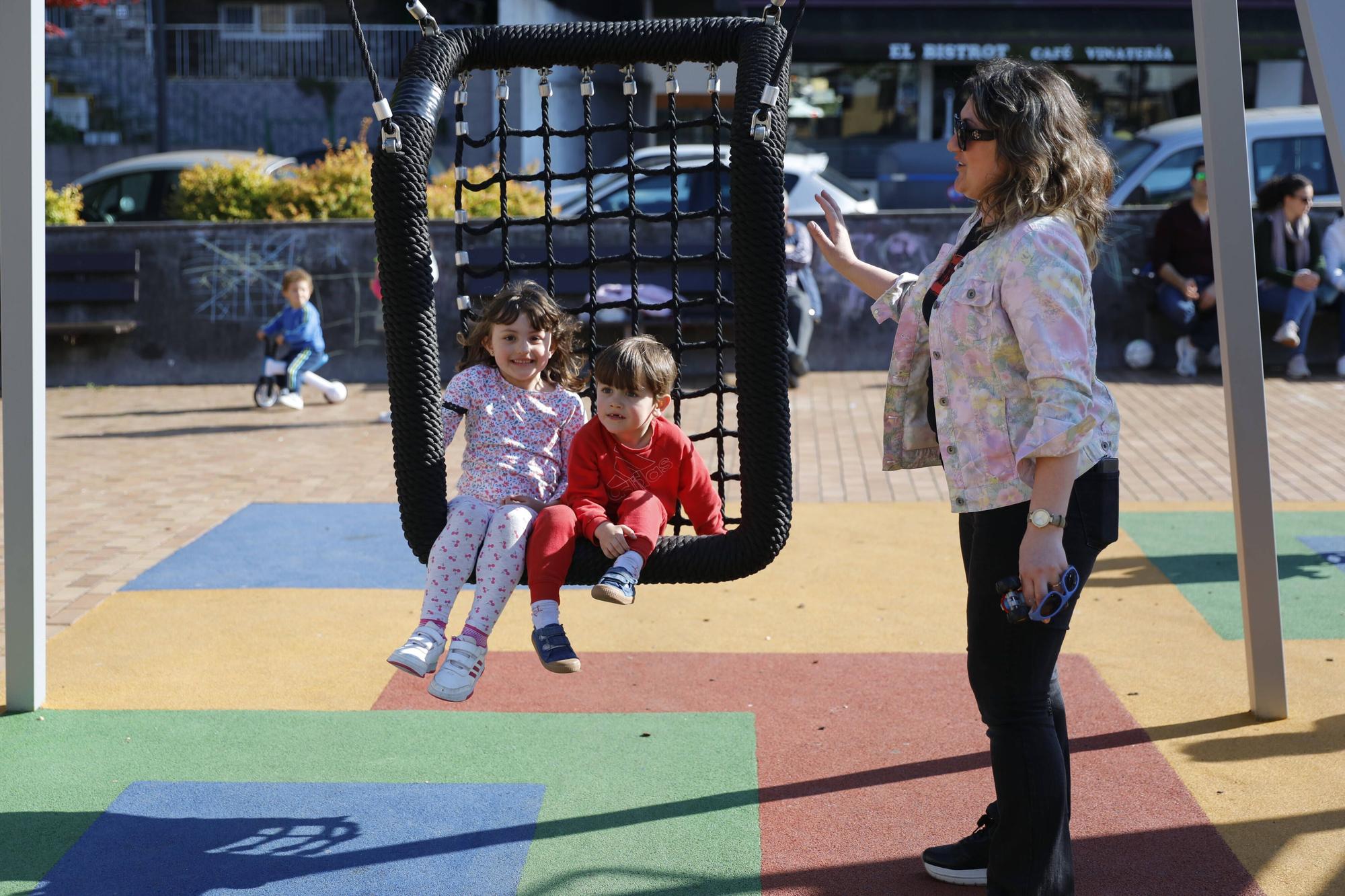 En imágenes: Nuevas diversiones en los parques de Gijón: así disfrutan los pequeños de las novedades en las zonas infantiles