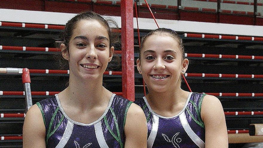 Laura Bechdejú i Nora Fernández al pavelló de gimnàstica de Salt.