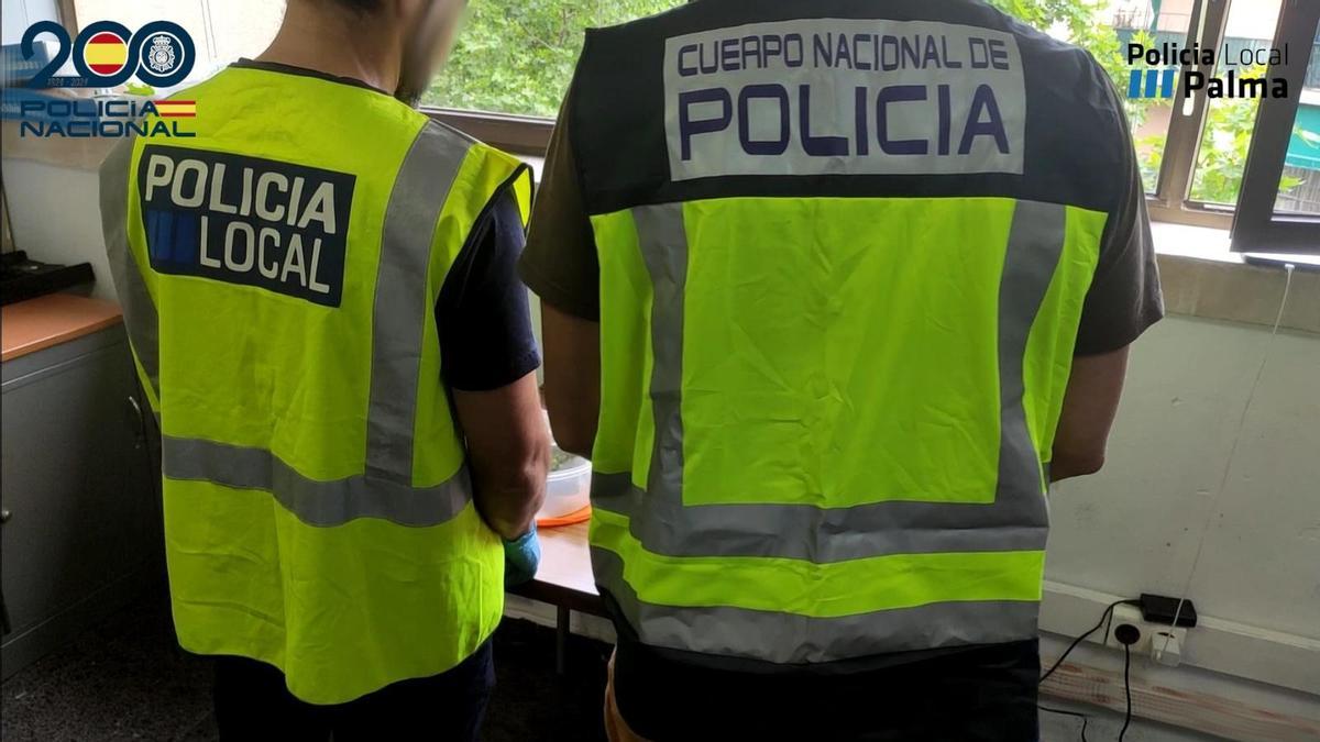 Agentes de la Policía Nacional y de la Policía Local especializados en pereseguir a carteristas.