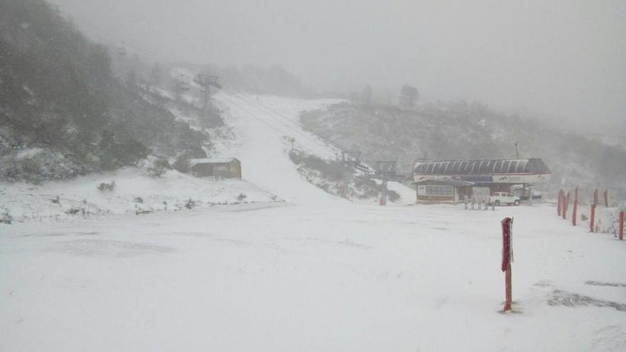 Nieve en San Isidro, cerca de donde se perdieron los dos montañeros.