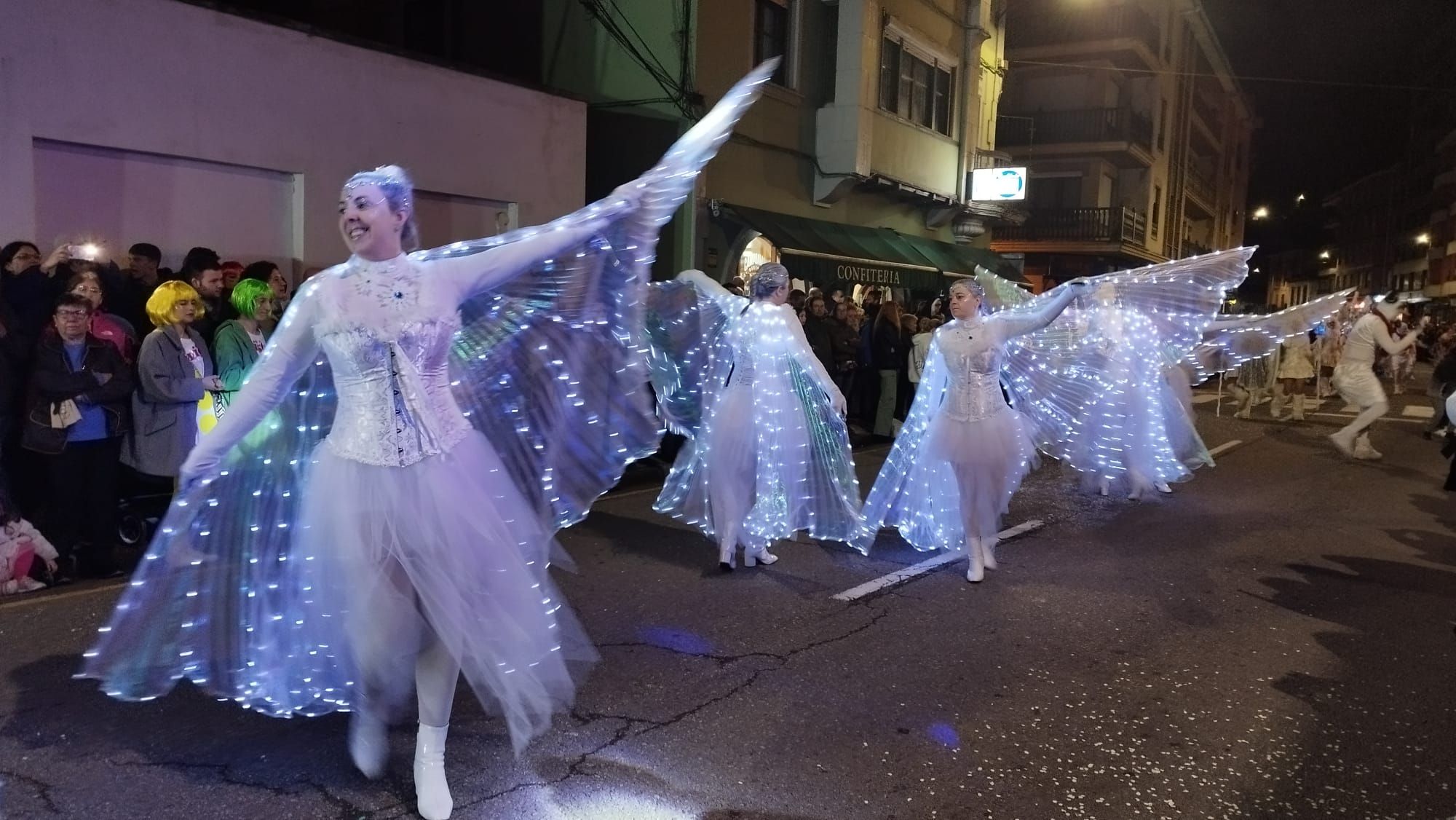 Multitudinario desfile de Carnaval en Arriondas con 300 participantes