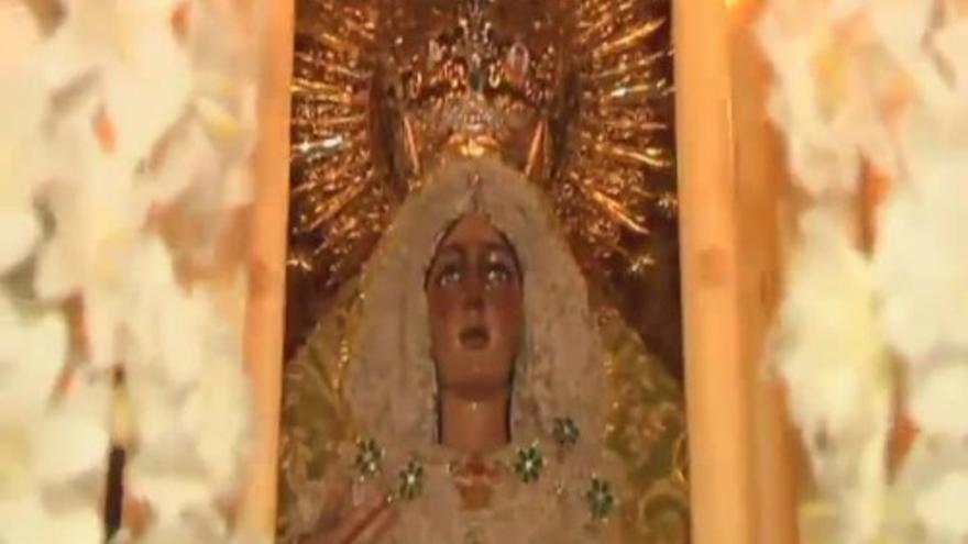 Ana Botella le pide a la Virgen que el trabajo aumente