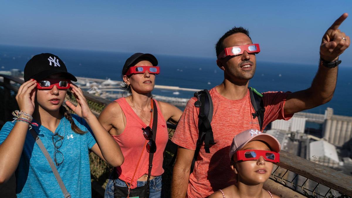 ECLIPSE SOLAR | La ‘eclipsemanía’ se desata en España: «Vamos a vivir el Mundial de la astronomía»