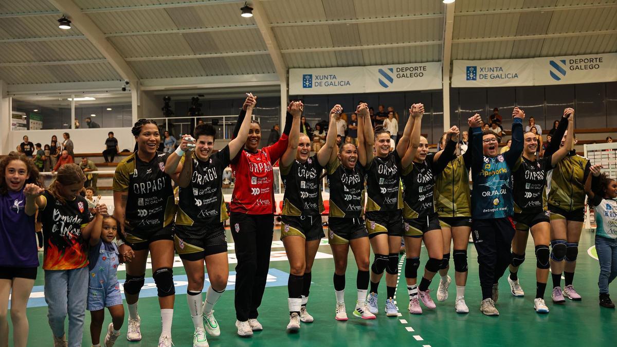 Las guardesas celebran una victoria.