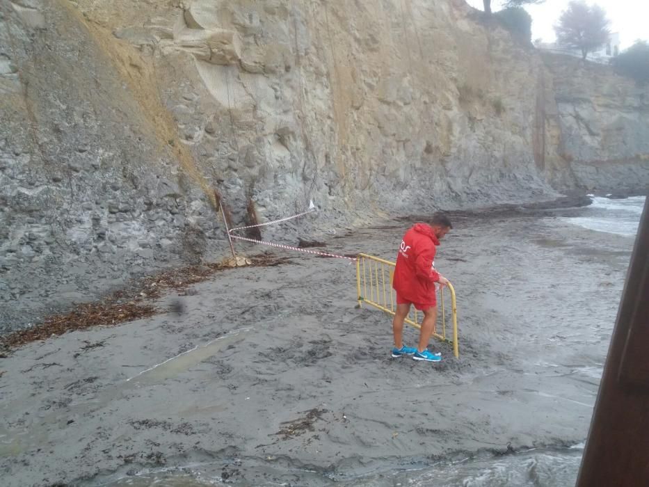 La lluvia ha obligado a cerrar tres playas en Calp.