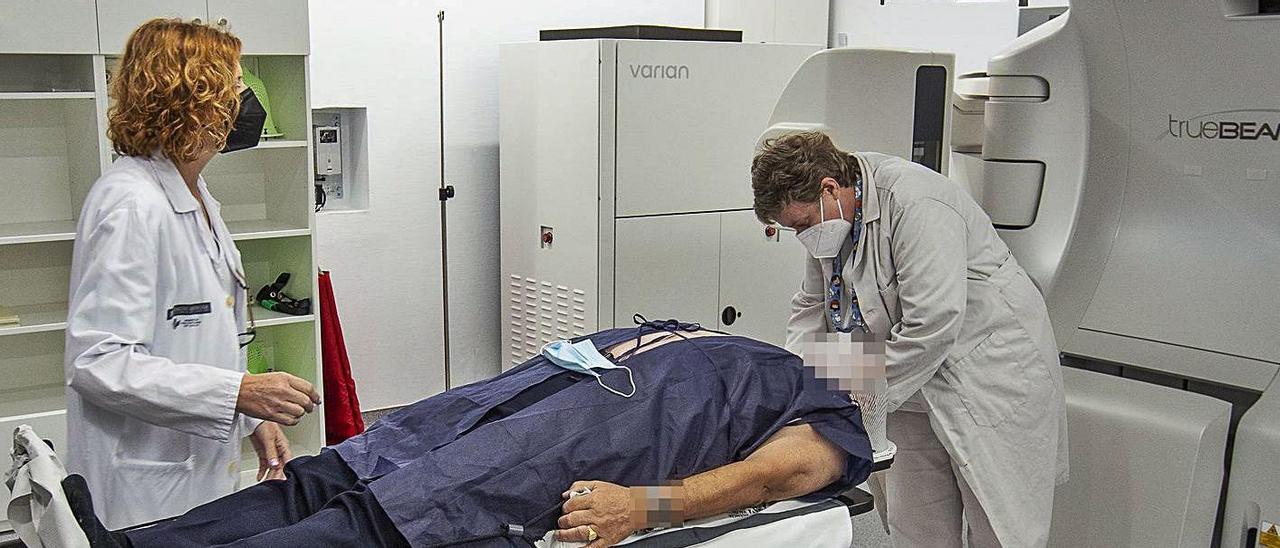 Uno de los aceleradores donados al Hospital de Sant Joan.