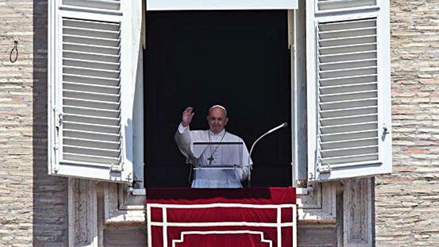 El Papa, al balcó de la plaça de Sant Pere, al Vaticà.