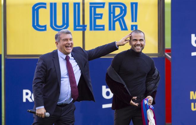 Presentación Dani Alves - Las imágenes del show que han dado la vuelta al mundo