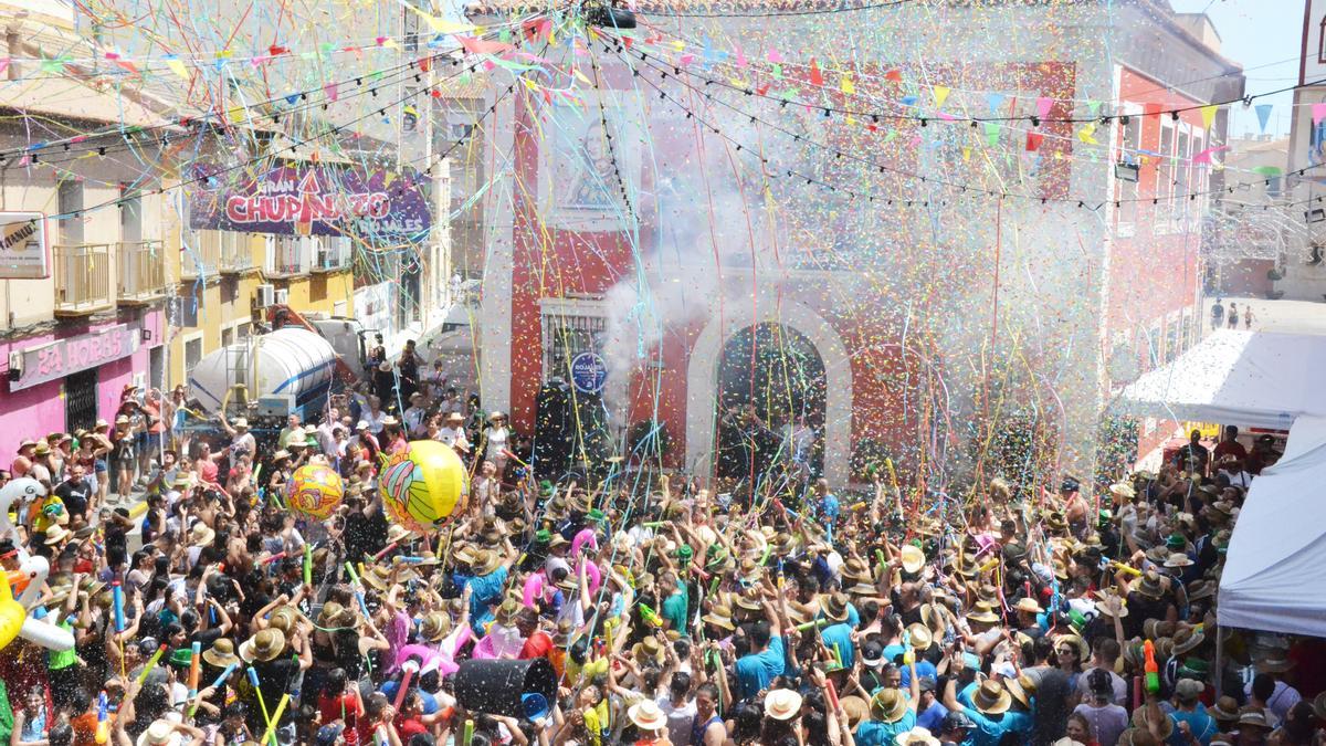 La fiesta inundó las calles de Rojales el domingo con el Chupinazo