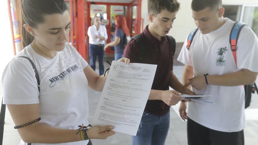 Un profesor resuelve el &quot;imposible&quot; examen de Matemáticas de Selectividad 2023 en Andalucía