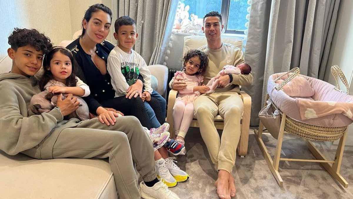Cristiano Ronaldo y Georgina Rodríguez, con la familia al completo tras el nacimiento de su hija