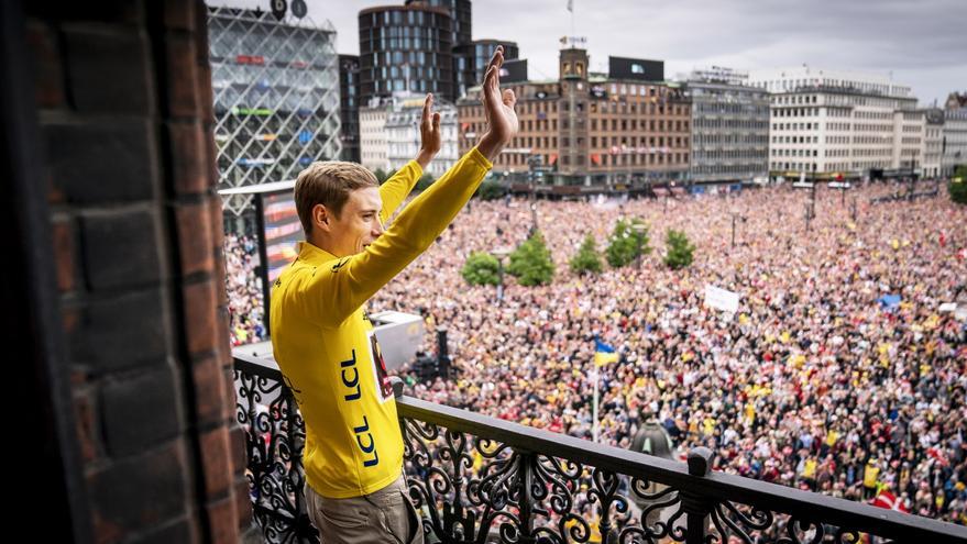 Miles de aficionados reciben a Vingegaard en Copenhague tras ganar el Tour de Francia