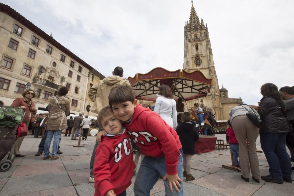 Feria de La Ascensión en la plaza de la Catedral de Oviedo