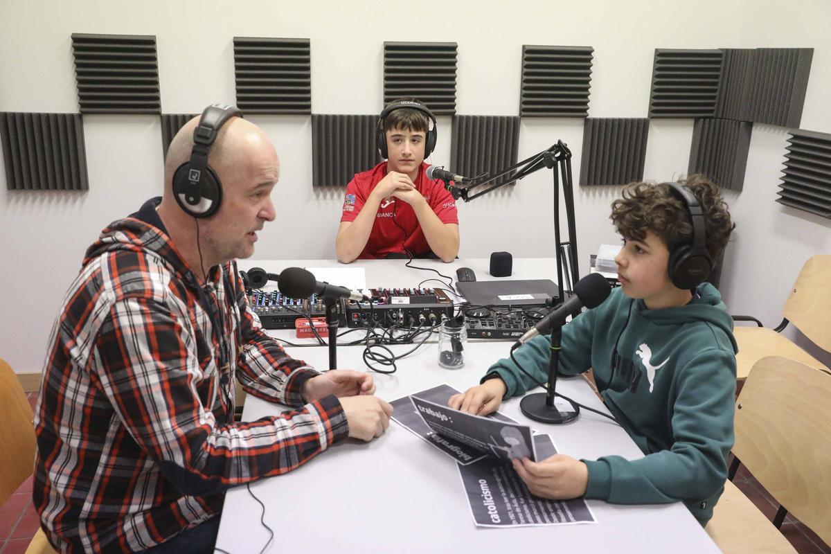 Estudio de radio en el Instituto Jovellanos