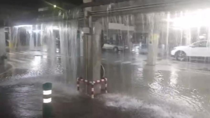 El parking del hospital de La Ribera, convertido en una cascada