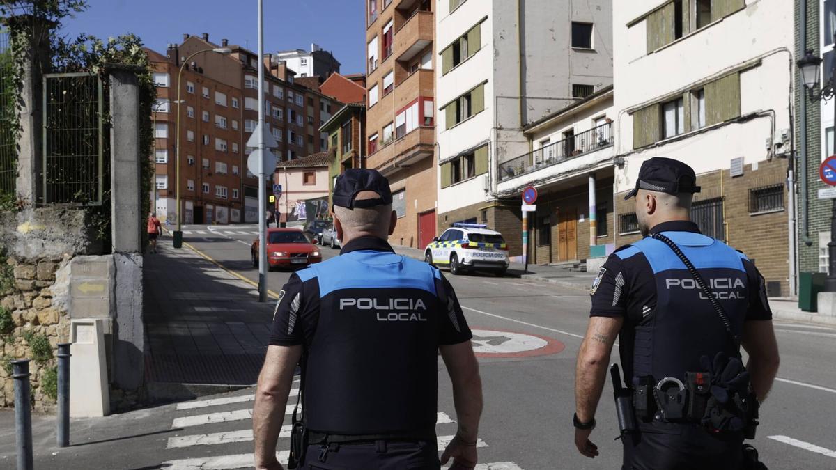Agentes de la Policía Local en San Lázaro.