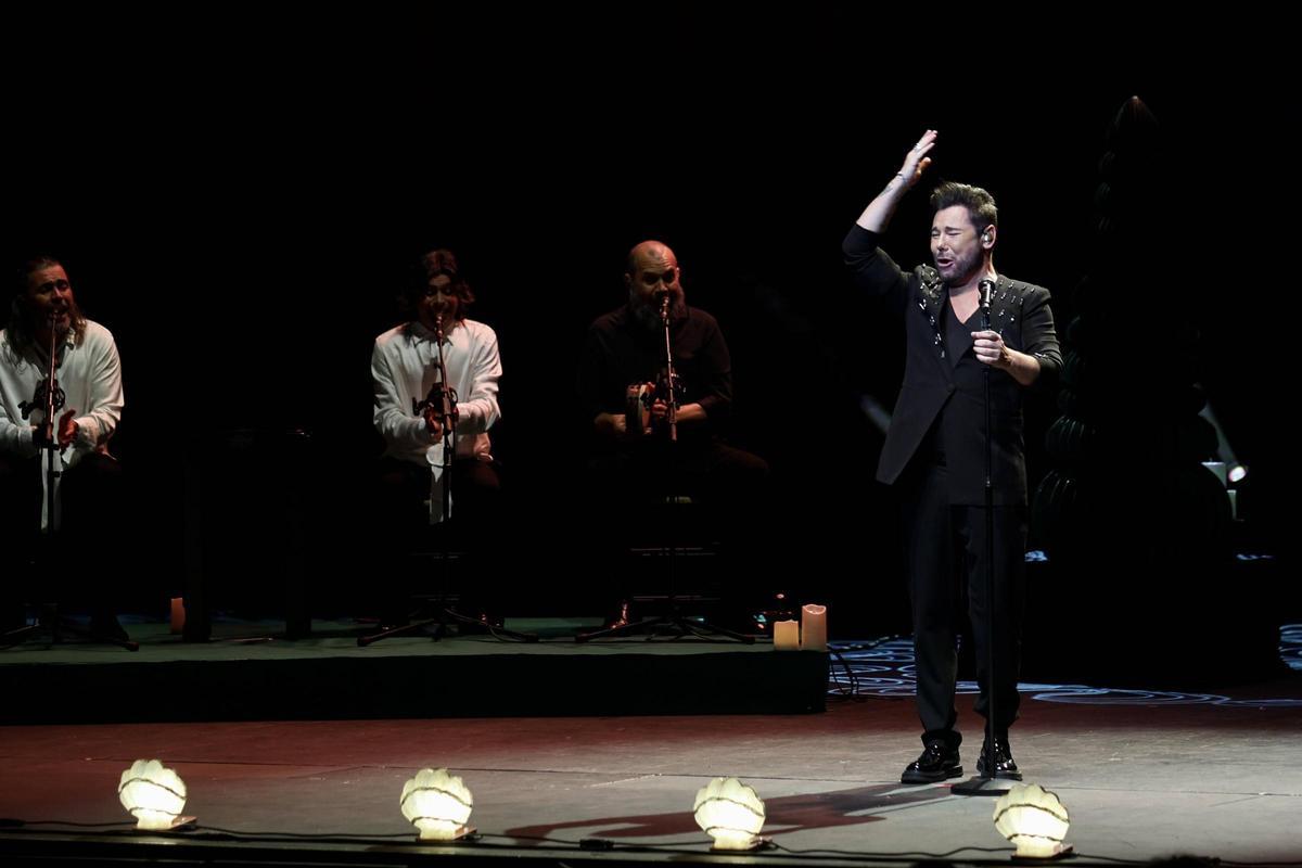 El concierto de Miguel Poveda en Gijón, en imágenes