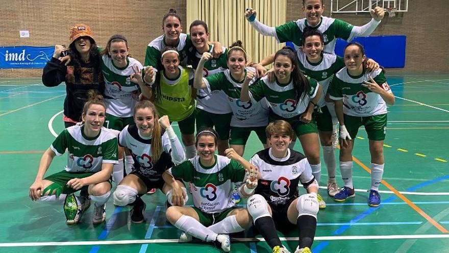 El Cajasur Deportivo Córdoba celebra la victoria conseguida en El Ejido.