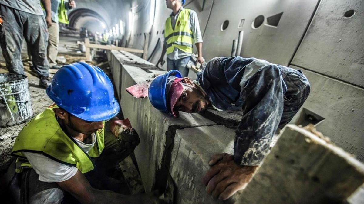 Trabajadores en un tunnel