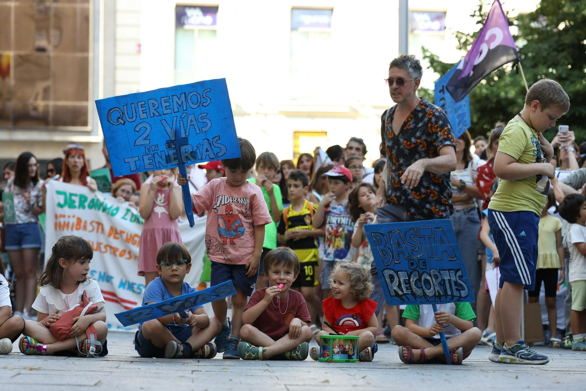 En imágenes | La 'marea verde' vuelve a las calles de Zaragoza contra los recortes en Educación