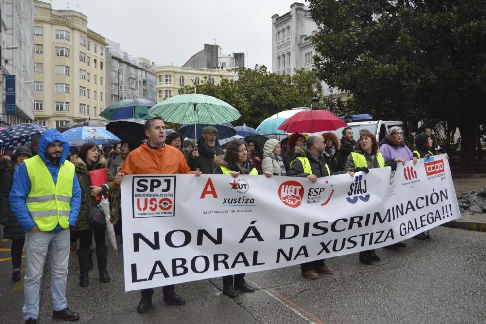 La protesta ya acumula 16 jornadas con más de 8.000 juicios suspendidos y los registros civiles paralizados.