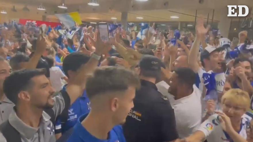 Recibimiento a los jugadores del CD Tenerife en Los Rodeos