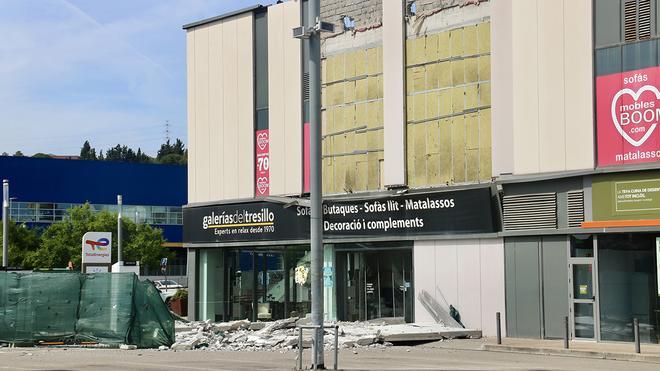 Cae otra placa de hormigón en el centro comercial de Sabadell donde murió un hombre hace dos semanas