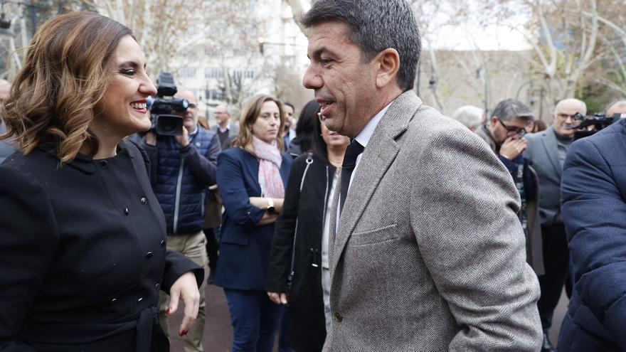 La alcaldesa rechaza “el perdón institucional” para los terroristas en el homenaje a Broseta