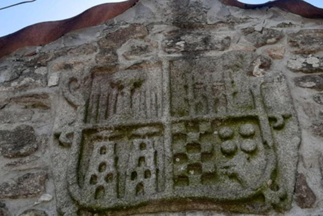 Escudo de armas de otro pazo en venta cerca de Santiago / CEDIDA