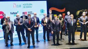 Algunos de los galardonados en los Premios Nacionales de Hostelería 2020, con los premios que han recibido este miércoles.