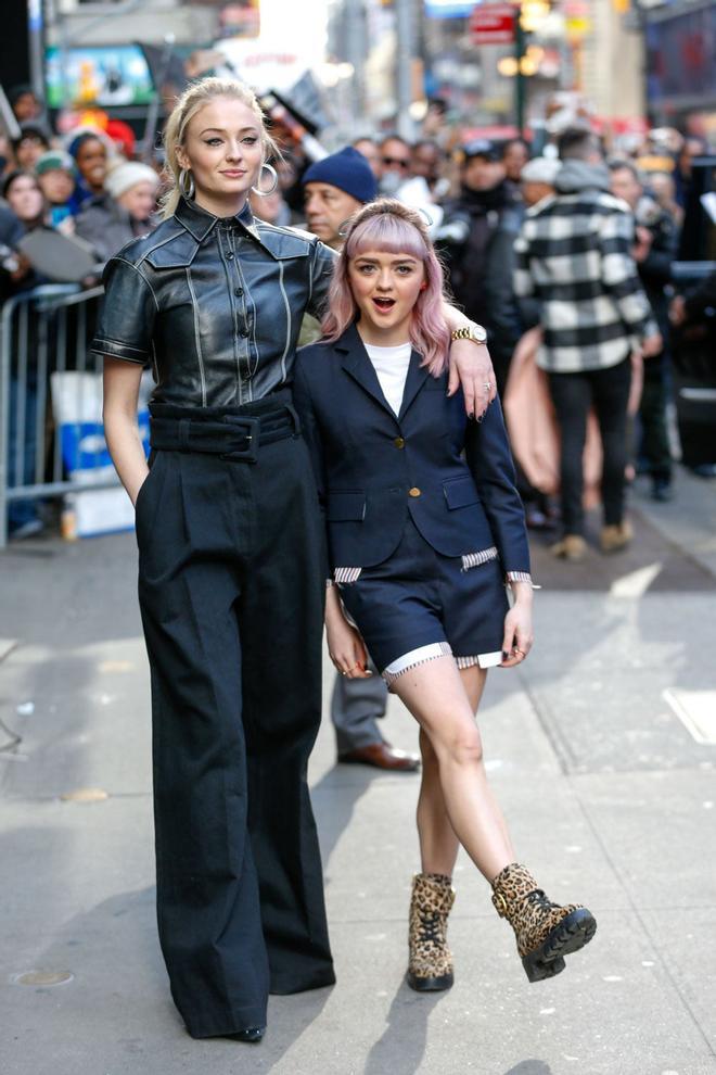 Sophie Turner y Maisie Williams, al salir del programa 'Good Morning America'