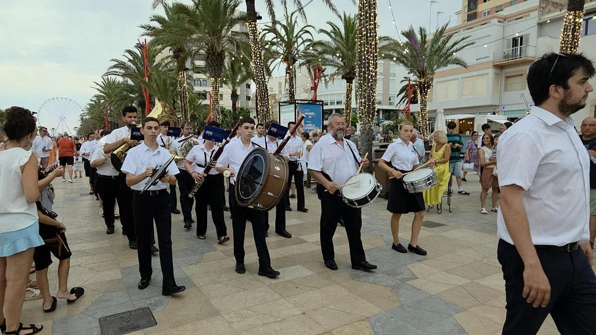 El Seguici Popular y la música llenan de ambiente las Fira i Festes de Vinaròs