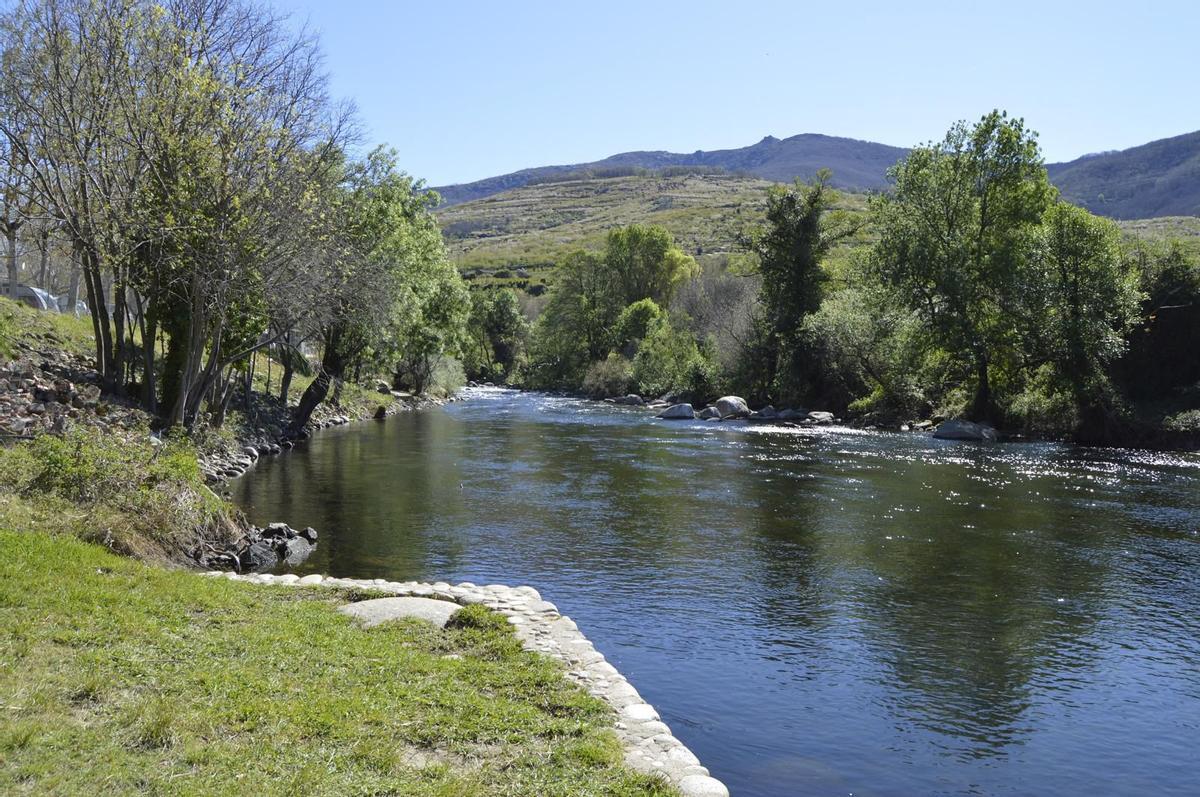 El agua es protagonista en Cámping Río Jerte.