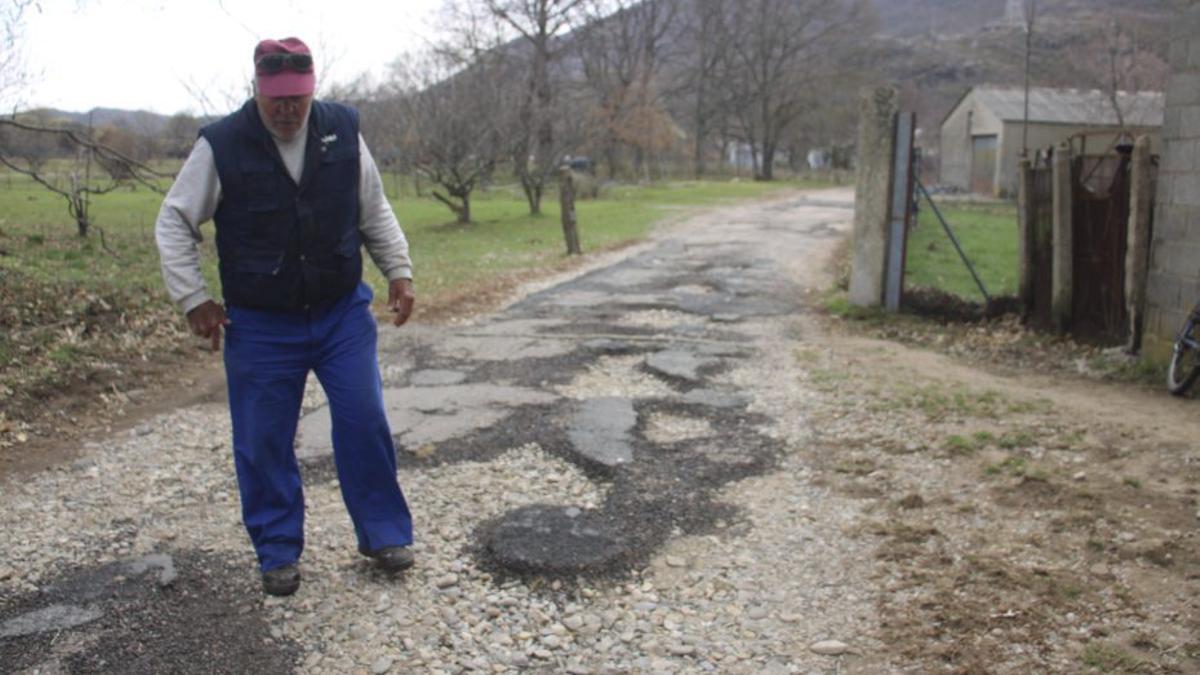 Camino de La Retuerta de Ribadelago, cuya mejora será exigida en la manifestación del sábado.