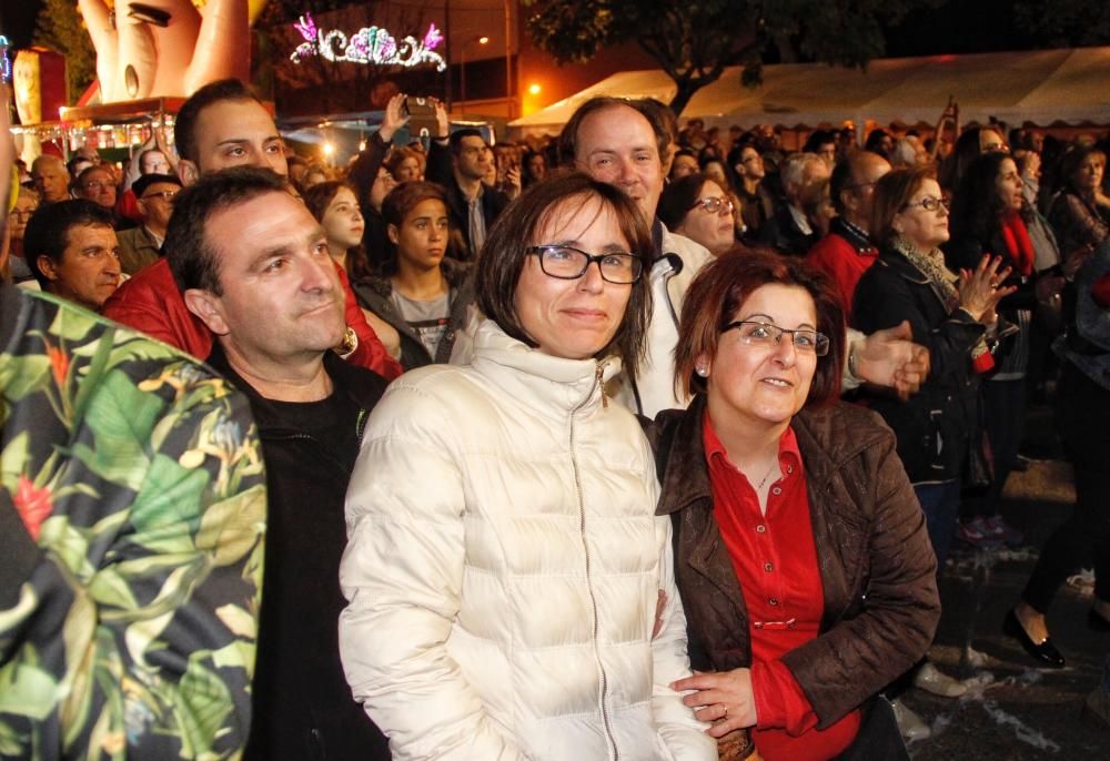 Miles de personas se entregan al espectáculo organizado por la Orquesta Panorama durante las fiestas de San Xosé Obreiro de Marínsta Panorama en Marín!