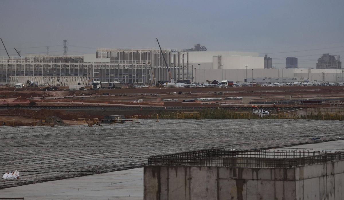 Trabajos de construcción de la gigafactoría de Volkswagen en Sagunt.