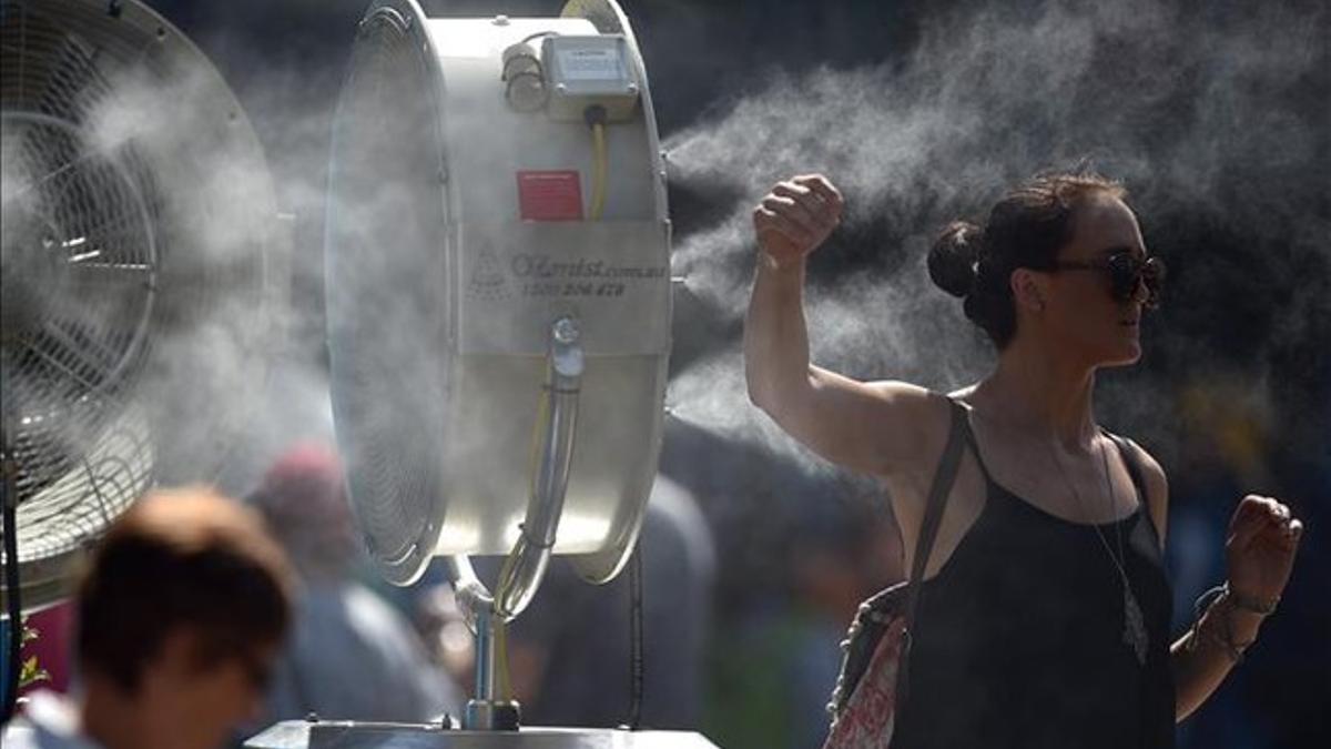 Cualquier solución es buena cuando el calor aprieta. Los ventiladores con agua, de los más solicitados